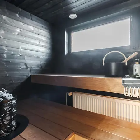 Kingwest - Free Parking, Sauna, 5br & New Ac