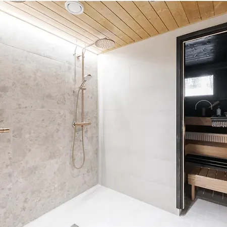 Kingwest - Free Parking, Sauna, 5br & New Ac * Tampere