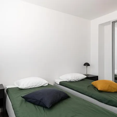 Kingwest - Free Parking, Sauna, 5br & New Ac Appartement