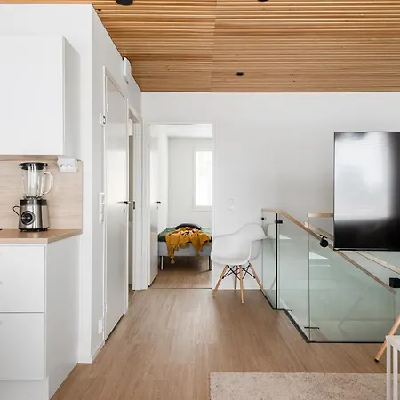 Kingwest - Free Parking, Sauna, 5br & New Ac Apartment