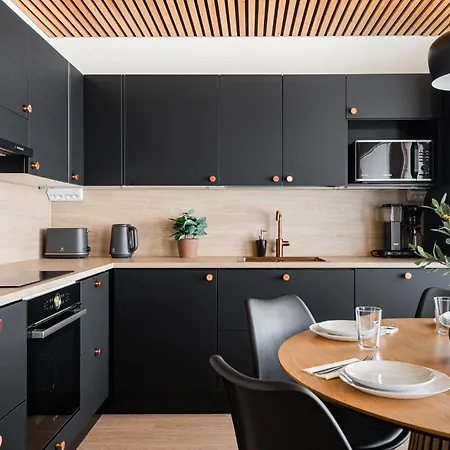 Apartment Kingwest - Free Parking, Sauna, 5br & New Ac Tampere
