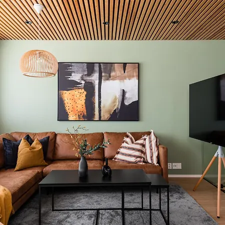 Kingwest - Free Parking, Sauna, 5br & New Ac Apartment *
