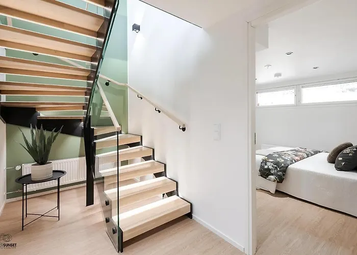 Kingwest - Free Parking, Sauna, 5br & New Ac