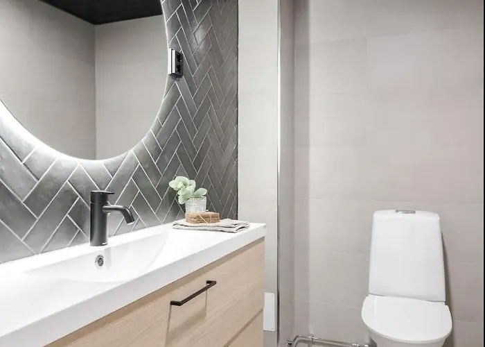 Apartamento Kingwest - Free Parking, Sauna, 5br & New Ac Tampere