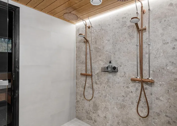 Kingwest - Free Parking, Sauna, 5br & New Ac *